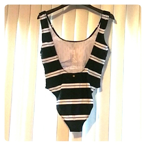 One piece swimsuit - Picture 2 of 6